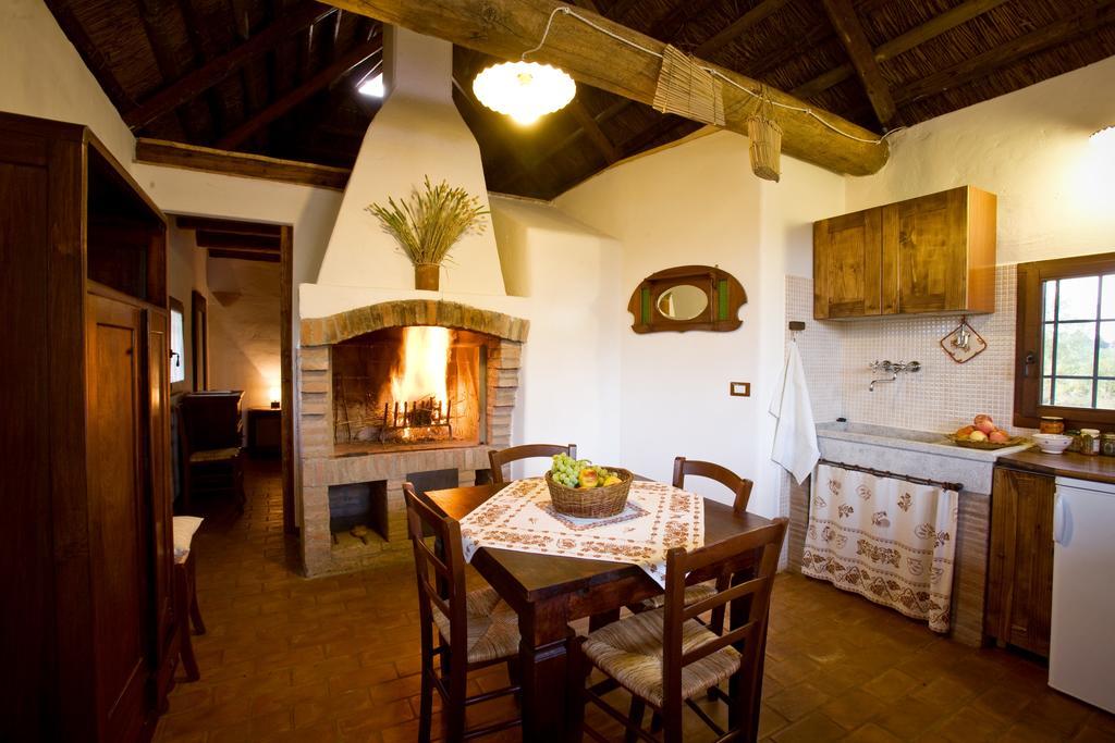 Agriturismo Bassara Le Capanne Argenta ภายนอก รูปภาพ